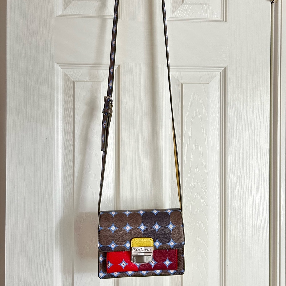 Maliparmi Brown and Red Crossbody Bag with Elegant Design